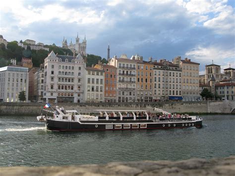 lyon river boat tours.